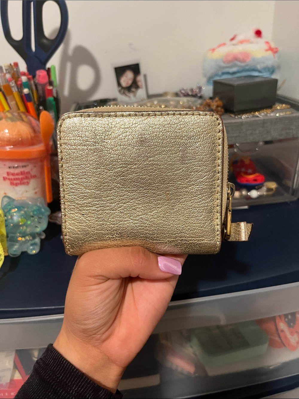 Cholé Small Metallic Gold Leather Zip Wallet - Picture 6 of 13